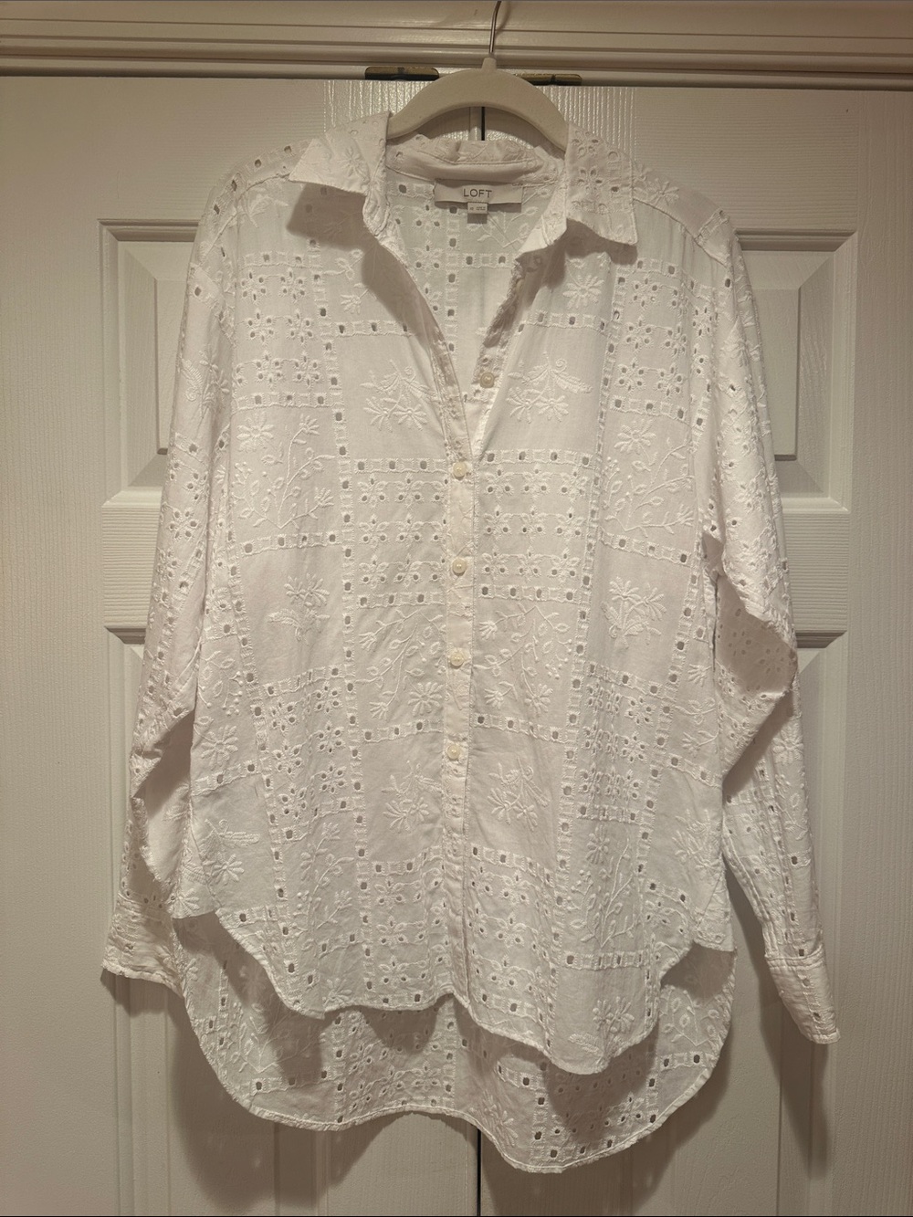 LOFT White Embroidered Eyelet Button-Down Shirt size XS